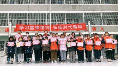 脉旺镇北街小学开展“学雷锋 树新风”手抄报评比活动