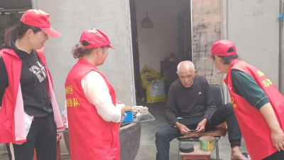 开发区：开展走访留守老人志愿服务活动