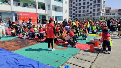 杨林沟镇开展“你养我小，我照顾你到老”趣味亲子活动