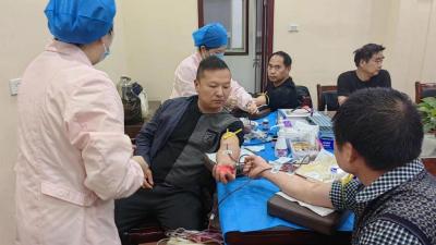 为爱挽袖 传递真情 汉川华严农场志愿者很给力