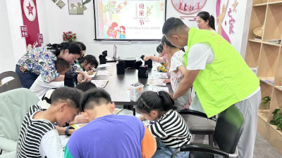 城隍镇：手抄报 念亲恩