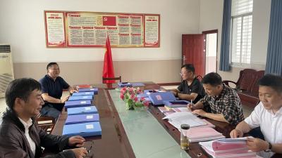 市教育局党工委到汉川三中督导检查党建工作