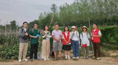 湖北大学的研究生们寻水汉川