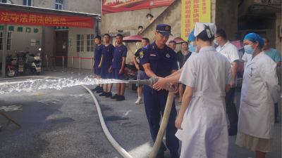 是医护人员，但是今天也是“消防员”