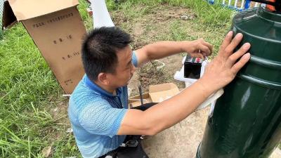 顶风冒雨，汉川气象局抢抓时间织好气象观测网