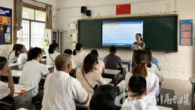 三千多名家长走进这所学校参加开放日活动