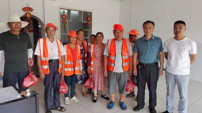 汈东街道给城市园丁送清凉