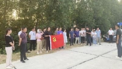 “我曾跳进水里当人墙”，听他说说防汛的事
