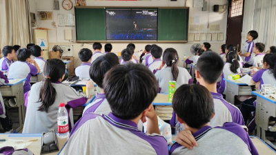 汉川一中：观看盛会 涵养情怀