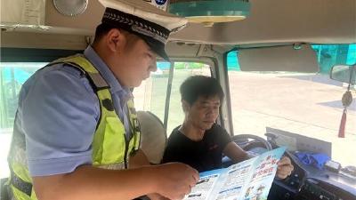 加强节前警示教育  保障“双节”交通安全