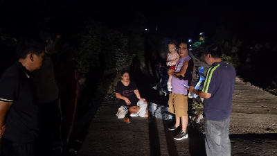 他在夜间巡逻的时候，救了一个人