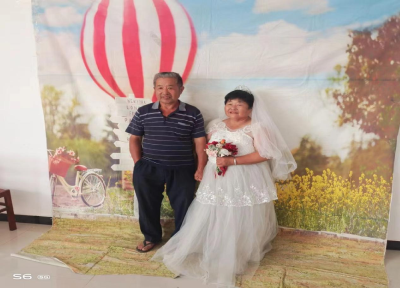 为老人家补一张结婚照！