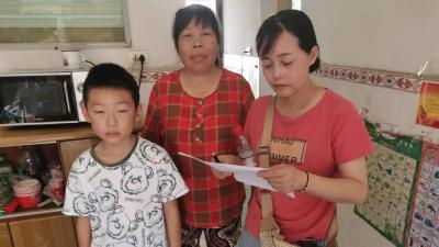 亲情家访架起“连心桥”
