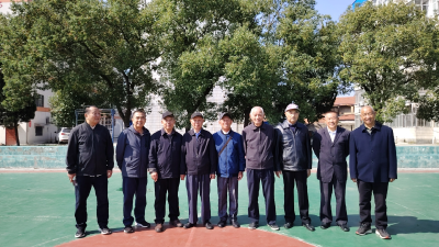 退休教师“回家”重聚