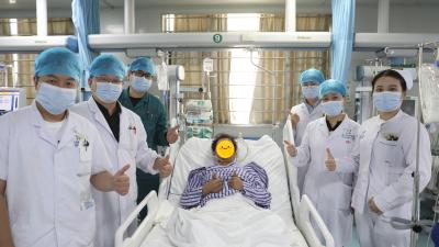 ​李玉霞，你跪地救人的样子真美！