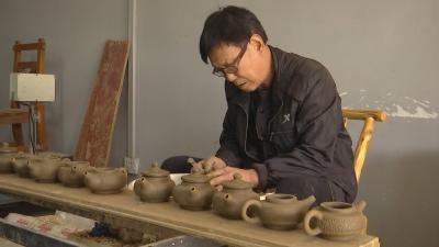 【视频】紧张赶制杨林乌壶 全力迎接“三节两会”