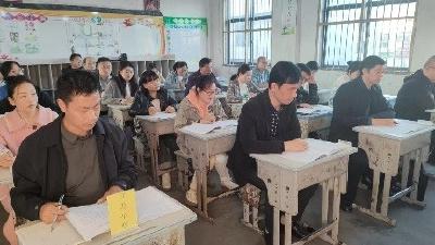 发挥集体智慧，回龙小学教师集体备课共成长