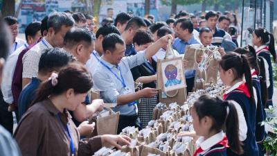 这样的文创手绘包你喜欢吗