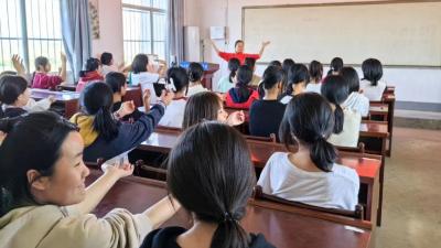 “我们一定把握青春，不负韶华！”