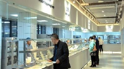 走，一直起到天屿湖畔“逛起吃起”！