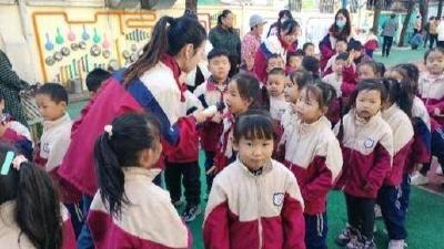 为了让家长放心 这所幼儿园这么做