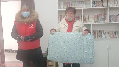 马鞍乡：寒冬来临，及时给困难群体发放冬季救灾物资