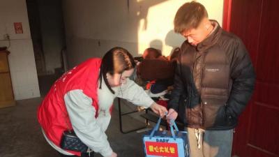 里潭乡：春节慰问送温暖