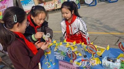 在社团活动中让学生玩出名堂！