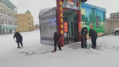 面对极端天气，快开学的他们这样做