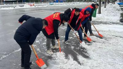 他们是风雪中的“逆行者”