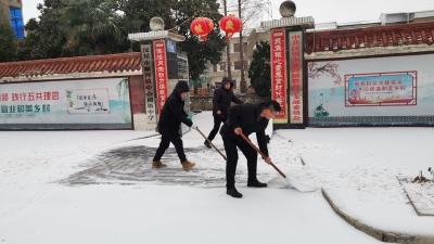 以“动”制“冻”，麻河镇全力保障四校一园师生出行安全