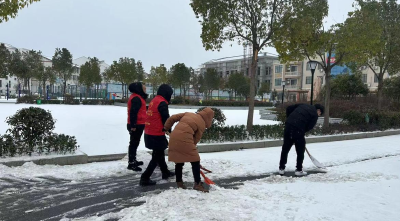 韩集乡：志愿精神化积雪