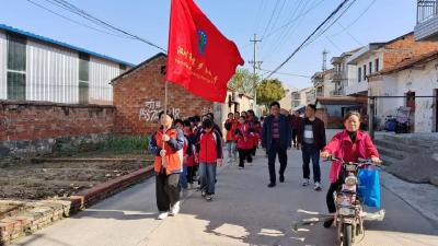 韩集乡横堤小学开展清明祭扫活动