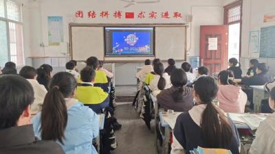 垌塚镇中小学组织收看《2024年学校火灾疏散逃生演练公开课》