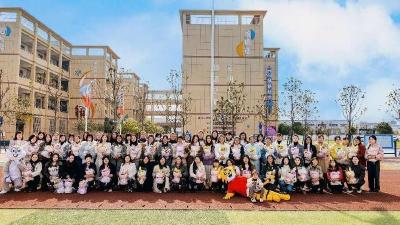 东风小学组织庆祝“三八”妇女节活动