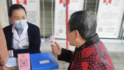 义诊就在家门口 点亮老人“小幸福”