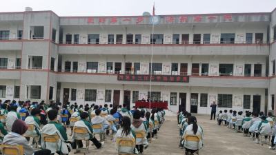 湾潭乡三汊中学举行法治教育讲座
