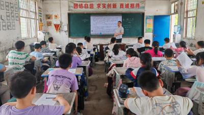 分水镇同心小学开展防溺水主题班会