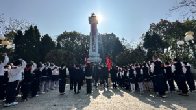 清明祭英烈 传承爱国志