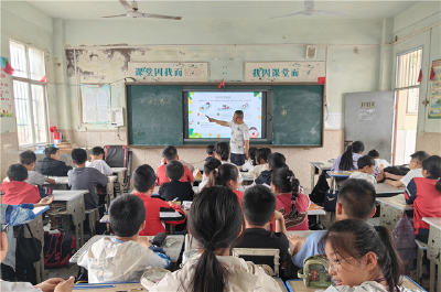 汉川市新堰镇中心小学开展防溺水主题班会活动