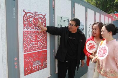 汉川市卫健局举办庆祝“五一”劳动节老年书画展