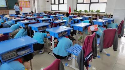 汉川外国语学校开展避震安全演练活动