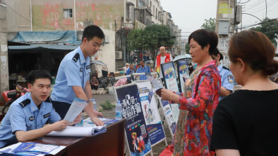 开展反诈宣传活动 守好居民的“钱袋子”