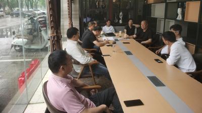 小区开了一场协调会议！