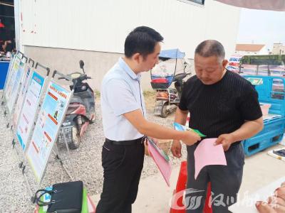 “平安早市”氛围浓 法治宣传入人心