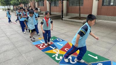 “传统游戏”悦童心 多彩课间促“双减”