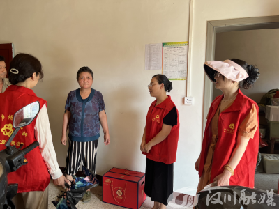 市妇联开展“公仆日”妇联执委大走访活动