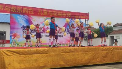 城隍镇柏树小学举办六一文艺汇演活动