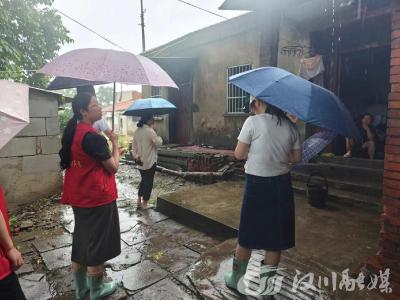 暴雨天排查隐患，他们化身“安全卫士”