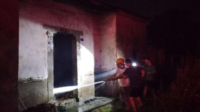 突发火情  防汛抢险突击队化身灭火突击队